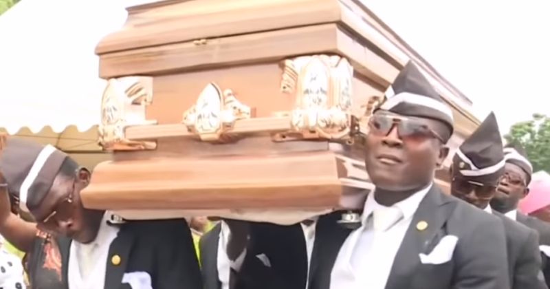มีมแบกโลงศพเต้น “Coffin Dance” ถูกประมูลขายเป็น NFT กวาดเงินกว่า 35 ล้านบาท 1 นักเต้นแบกโลง 1