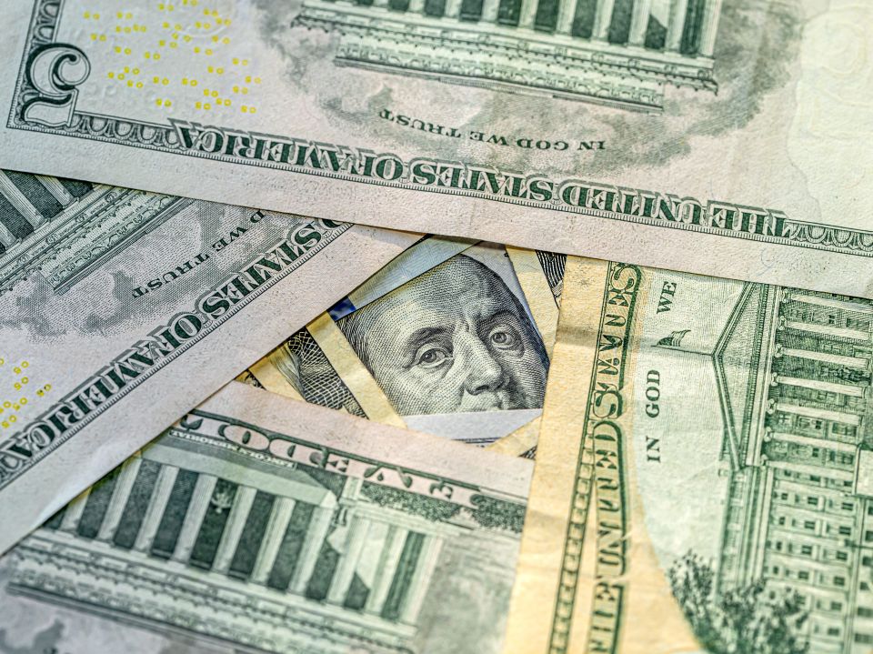การอ่อนและแข็งค่าของสกุลเงินดอลลาร์สหรัฐฯ (USD)